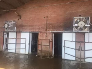 Circolatore d’aria con trazione a cinghia con griglia