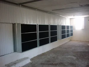 Oscuratore ventilatori e prese d’aria per sicurezza negli allevamenti.